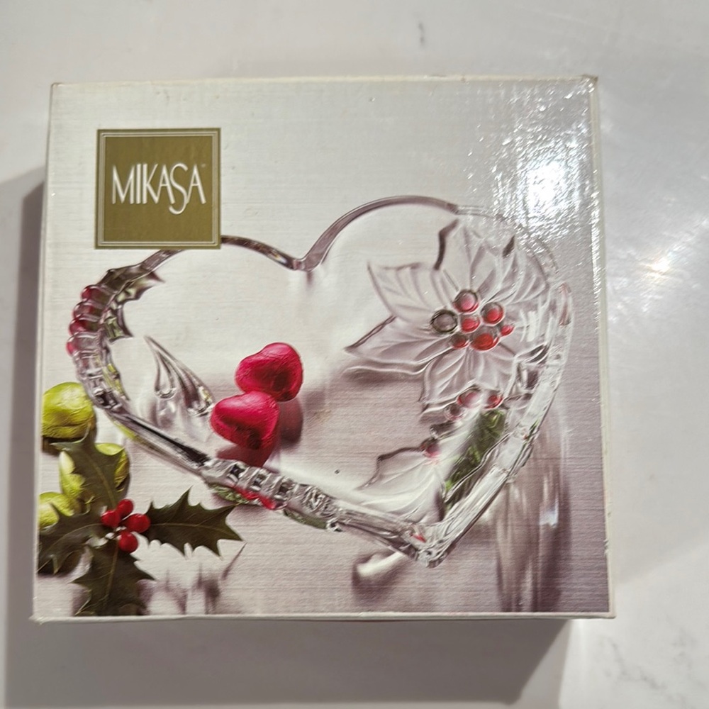NIB Mikasa Clear Heart-Shaped Glass Dish